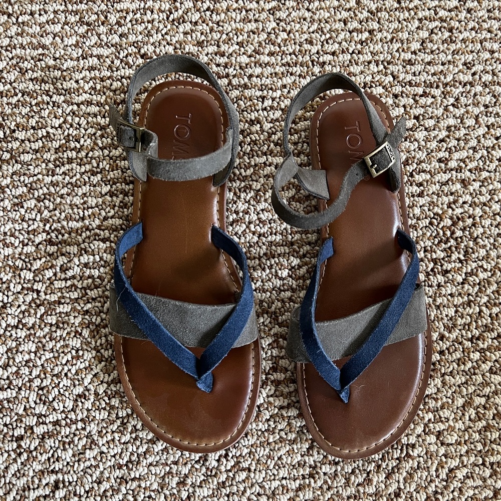 Toms Tarmac Navy Colorblock Suede Lexie Sandals, size 6.5